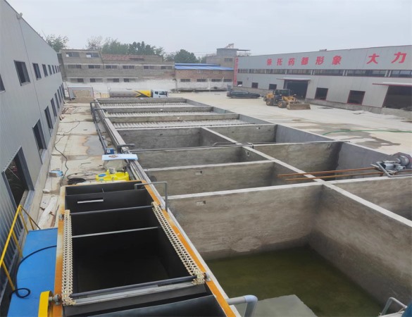某药材加工厂定制污水处理设备安装现场